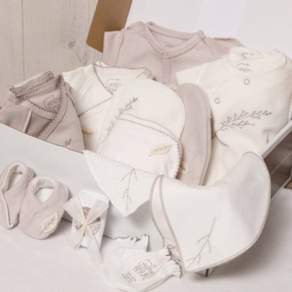 Coffret bébé maternité 4 bodys, 4 pyjamas et accessoires en coton