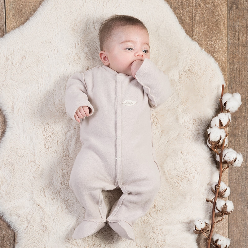 Coffret cadeau bio bébé 5 bodys, 4 pyjamas, brassières et accessoires en coton bio