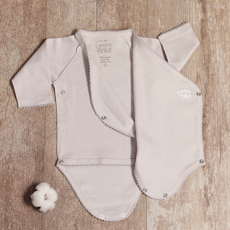 Coffret bio pour bébé  4 bodys, 4 pyjamas et accessoires en coton bio