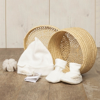 Coffret cadeau bonnet chaussons bio boite raphia