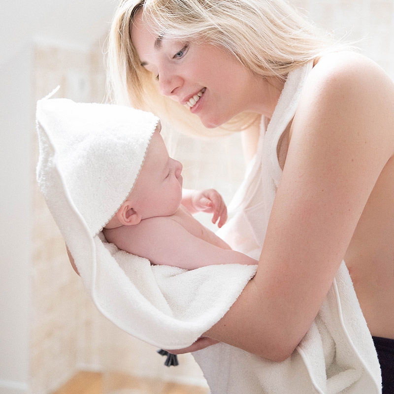 Cape de bain parent bébé et son gant en coton bio